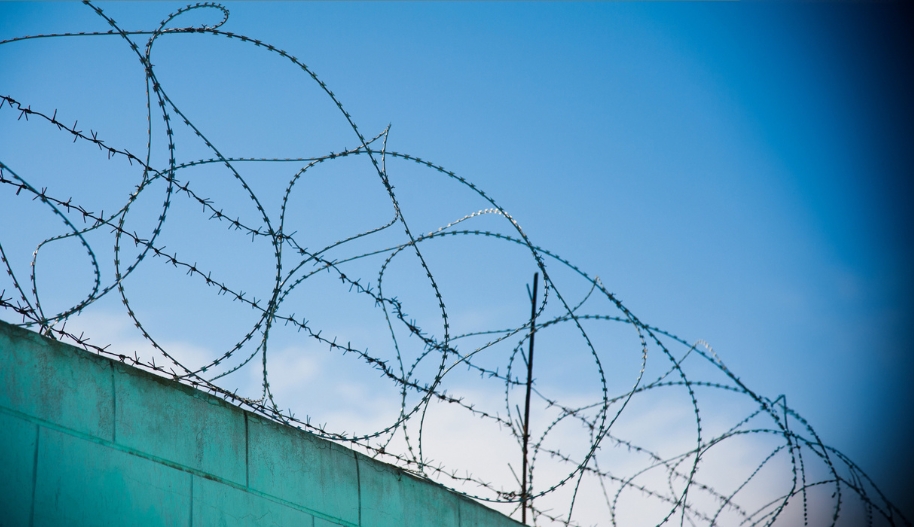 Auta vapauttamaan hengenvaarassa oleva rohkea mielipidevanki Maria