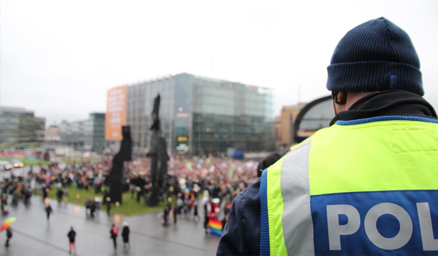 Pride-kulkue Helsingin Mannerheimintiellä