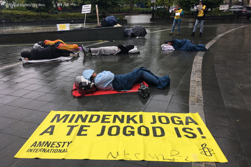 Amnestyn mielenosoitus asunnottumuutta vastaan Unkarissa