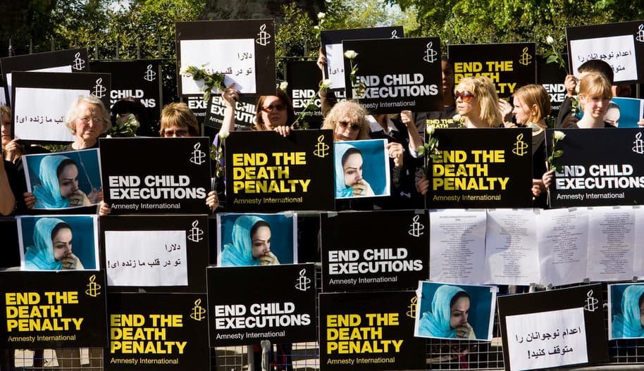 Amnestyn Iso-Britannian mielenosoitus, jossa vaaditaan kuolemanrangaistuksen lopettamista Iranissa