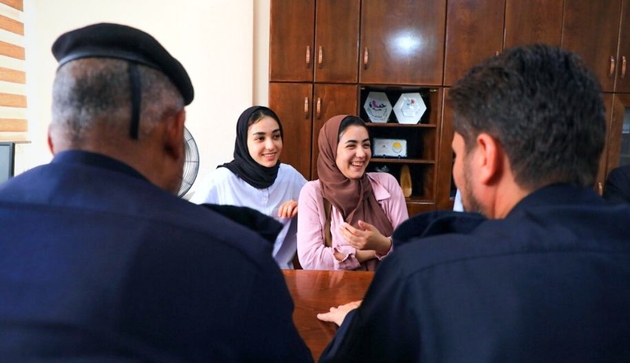 Palestinska systrarna måste skyddas från sin våldsamma far