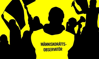 Illustration på demonstranter samt en person i väst med texten människorättsobservatör.